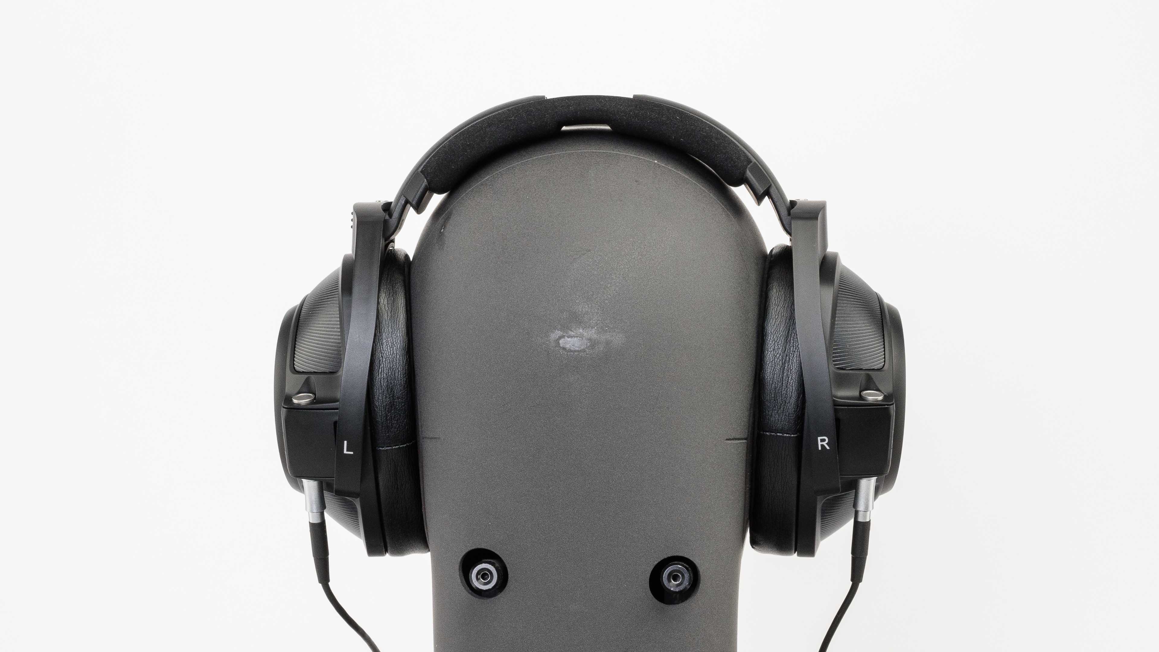Sennheiser hd 820 
            headphones review