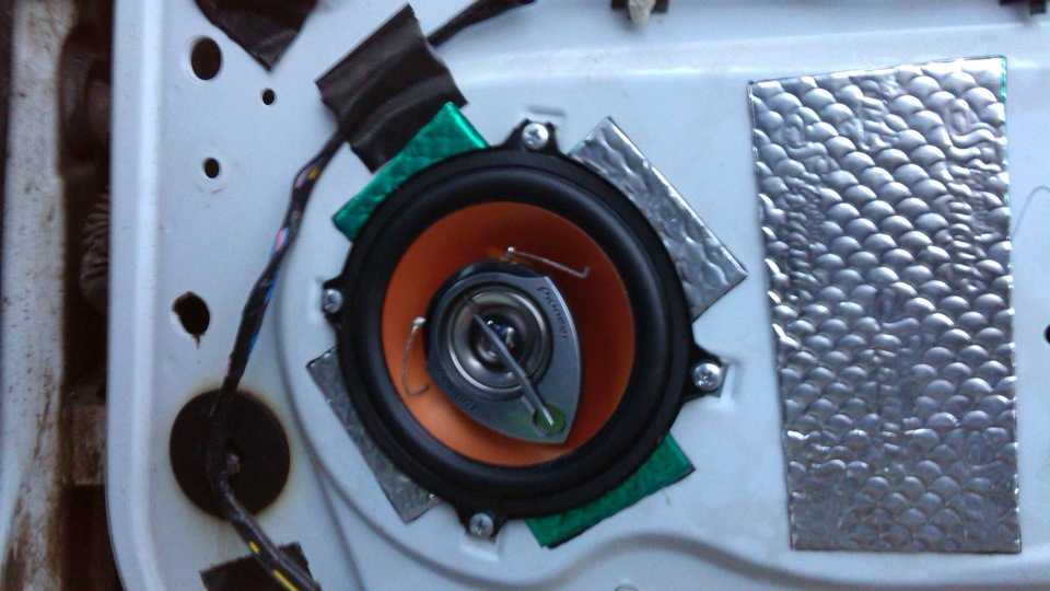 Усилитель звука – это приспособление, позволяющее существенно улучшить характеристики штатной автомобильной магнитолы Собрать его вполне можно самостоятельно
