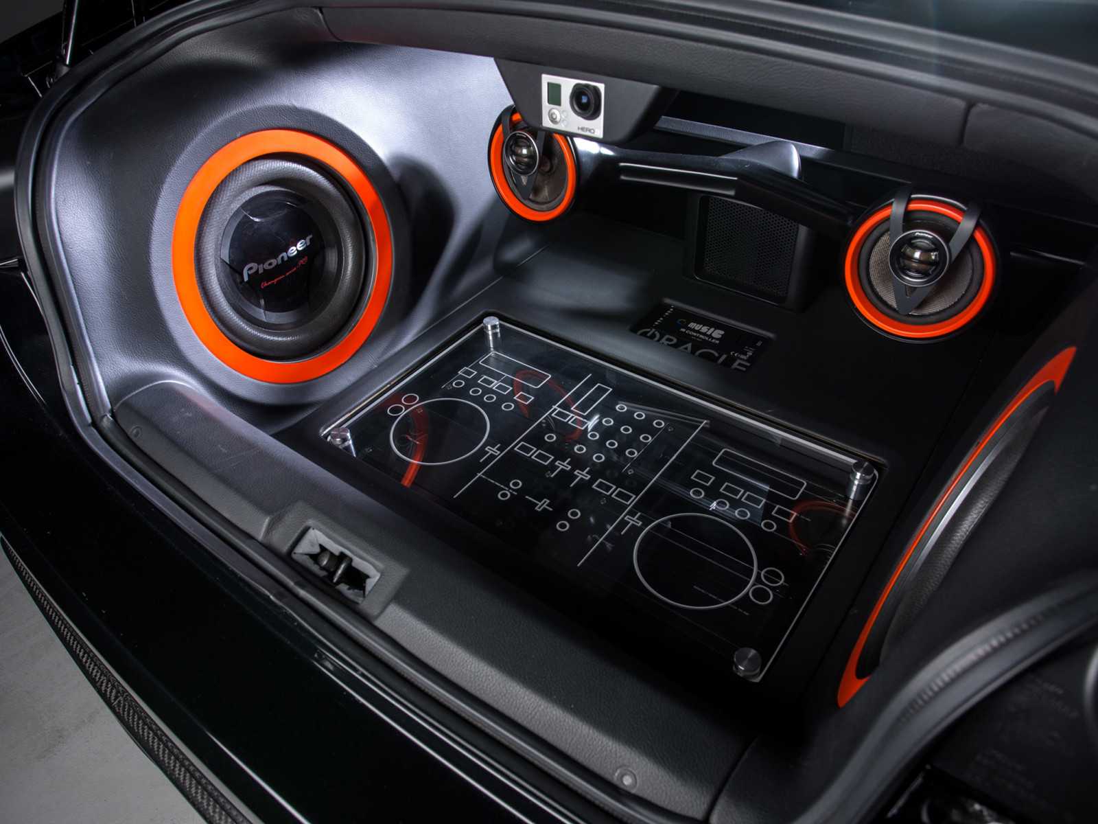 Аудиосистема fr900. BMW JBL шоу кар. Аудиосистемы в машину. Акустическая система в авто.