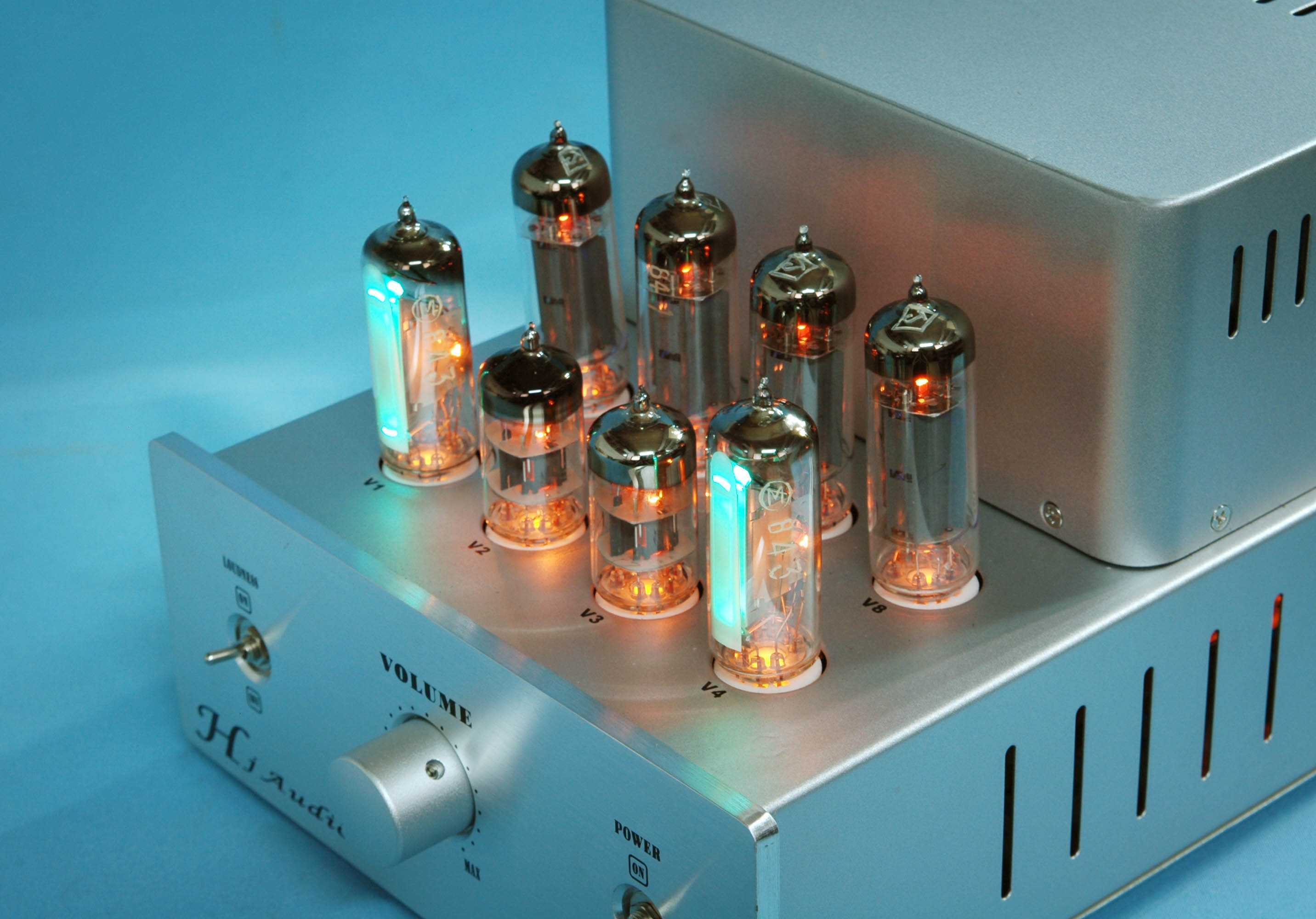 Почему ламповый усилитель играет лучше транзисторного?