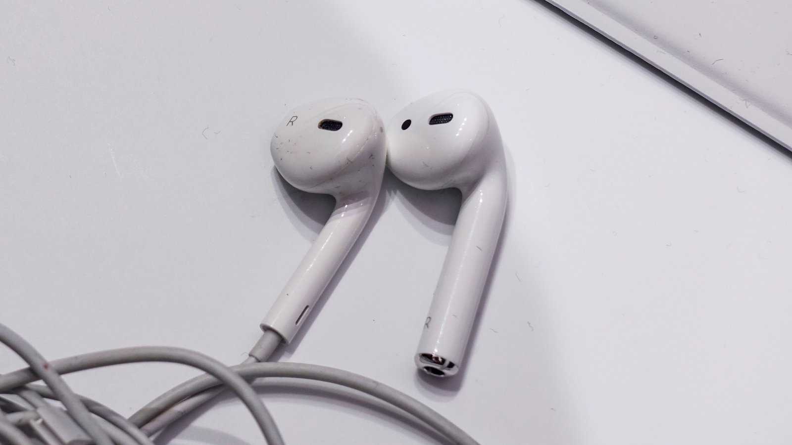 AIRPODS vs Earpods