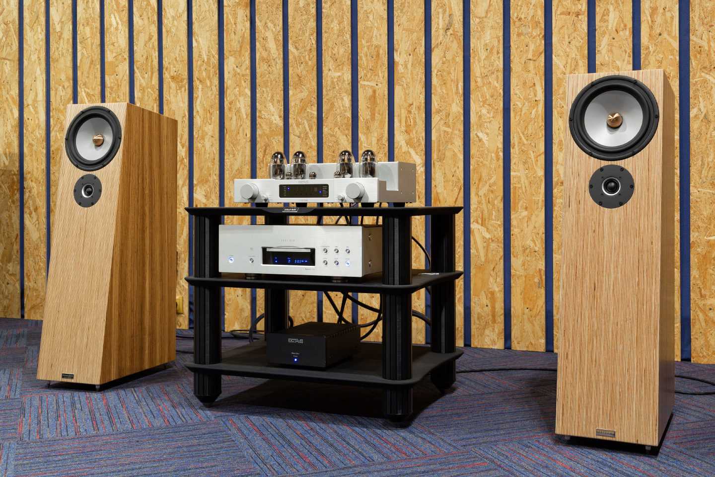Деревянные диффузоры или звуковые диффузоры являются отличным акустическим лечением для тех, кто любит высококачественную прослушку меломанов и аудиофилов, и для тех кто делает музыку сводит музыкантов и диджеев