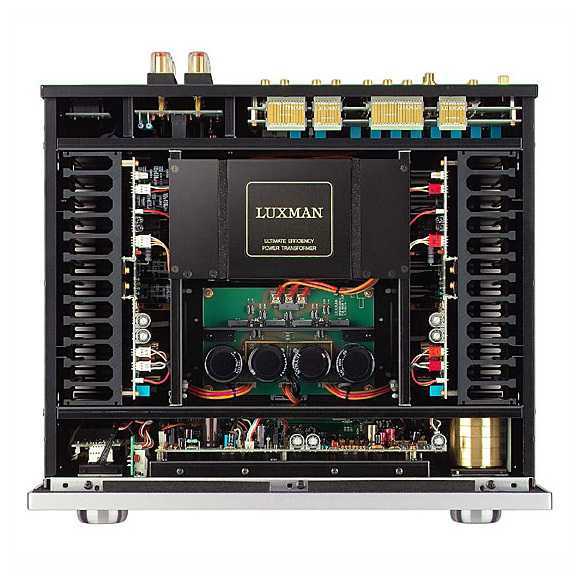 Luxman производил их так много, что непроданные запасы Luxman M-03 оставались долго и были доступны для скидок долго, очень долго, даже после того как они официально исчезли из продаж Усилитель мощности Luxman M-03 рассчитан в 200 Вт на канал при 8 Ом, об